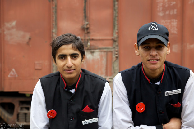 the train porters / mundawar, india